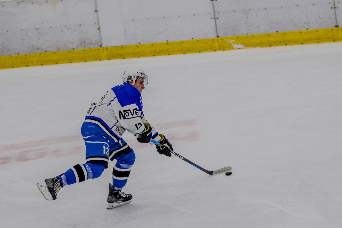 Lomnice ztratila ve t�et� t�etin� veden� o 4 branky. V prodlou�en� rozhodl Martinec