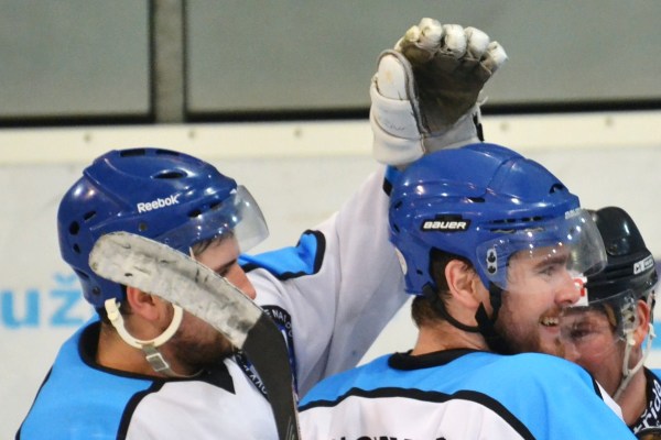 Lomnice si v�t�zstv�m v D���n� zajistila semifin�le